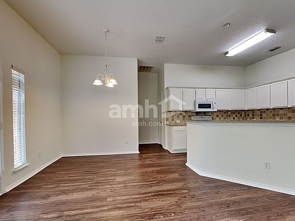 5th image of 306 Trailwood Dr