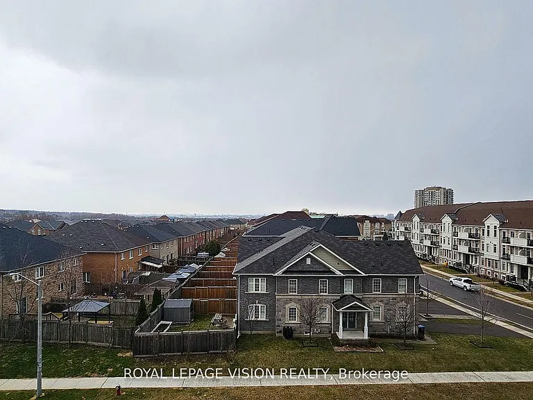 5105 Hurontario St #426 — Photo 19