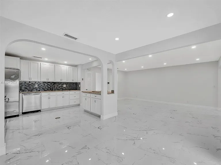 10251 NW 39th Ct — Photo 37