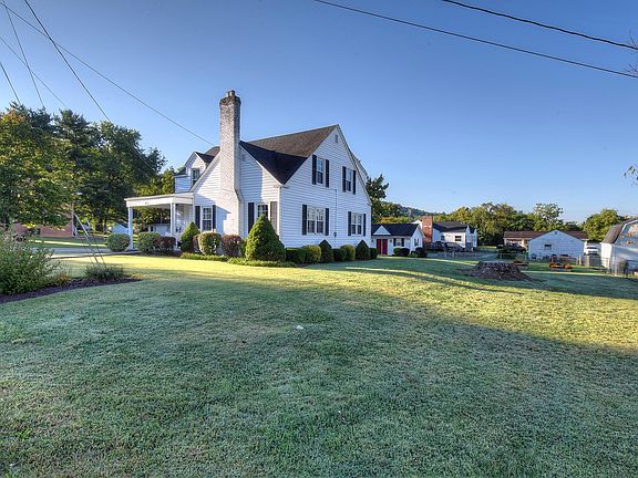 3rd image of 415 Bonnie Kate Blvd