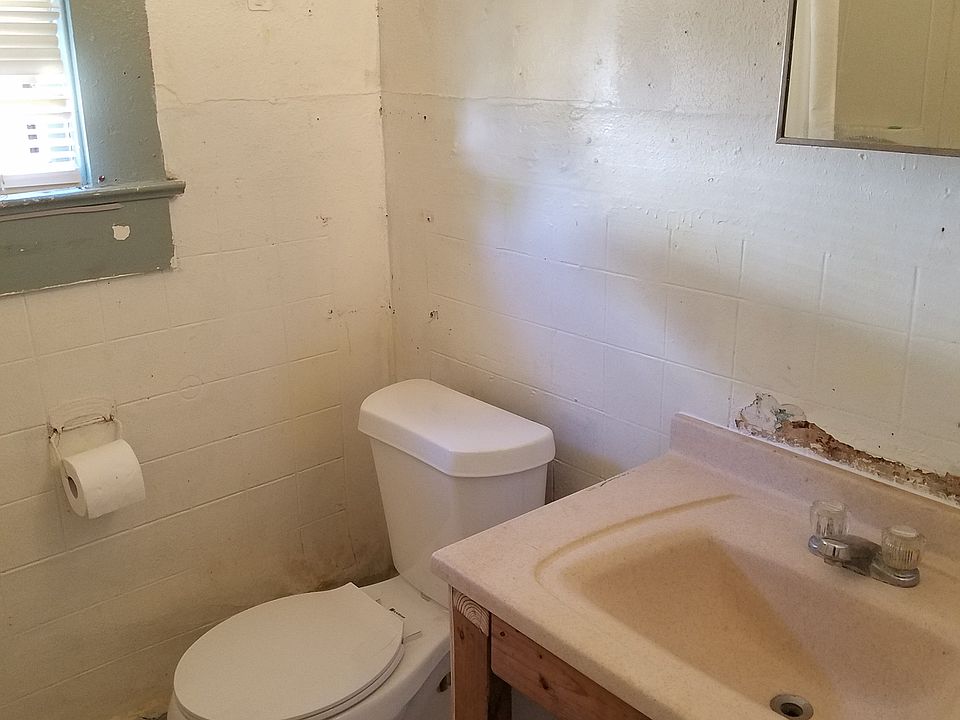 2nd image of 1140 Essex St #2