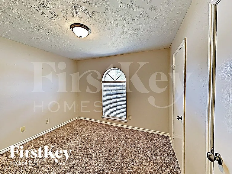 20327 Bridgedale Ln — Photo 8