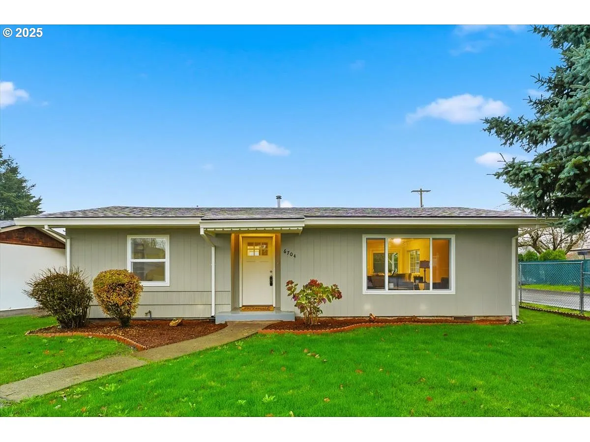 6704 SE Nehalem St photo 1