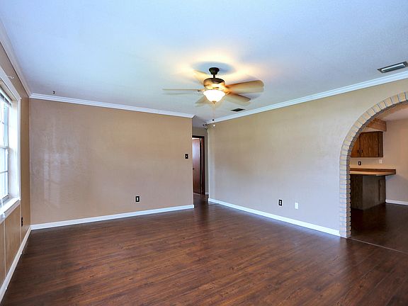 4th image of 1022 Wexford Way