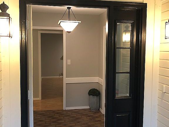 3rd image of 2602 Parkwood Dr