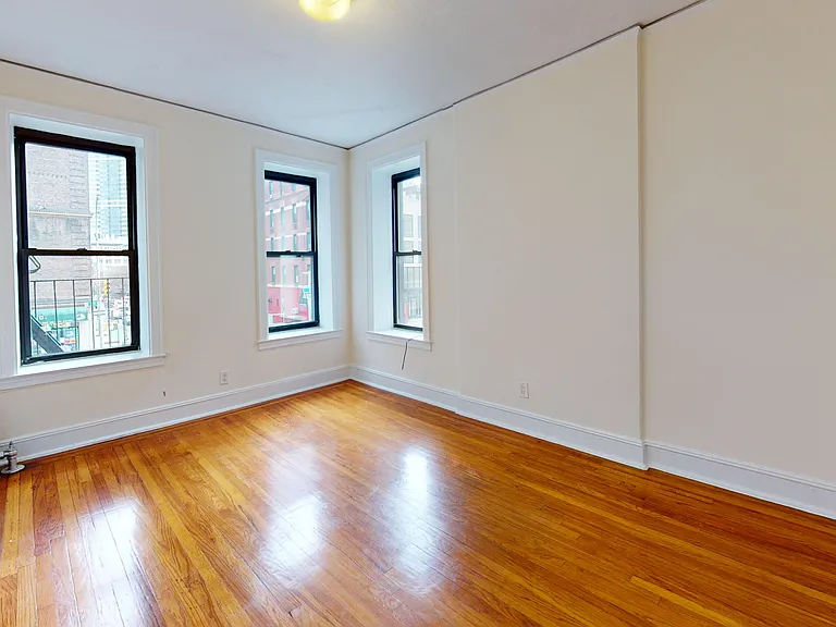 243 E 38th St #2B — Photo 1
