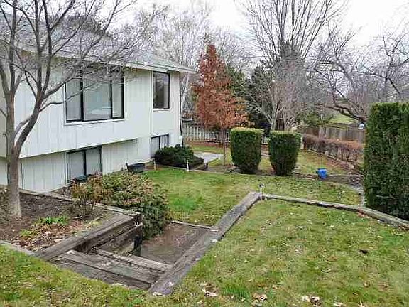 3rd image of 621 Millwood Ct