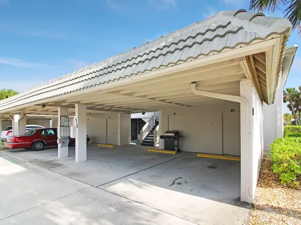 918 Capri Isles Blvd APT 105, Venice, FL 34292