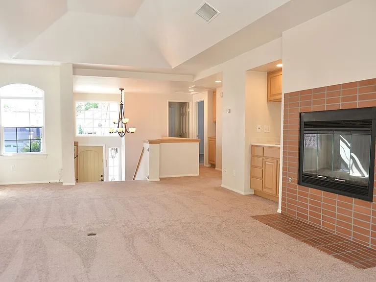 37 Port Royale Rd — Photo 6