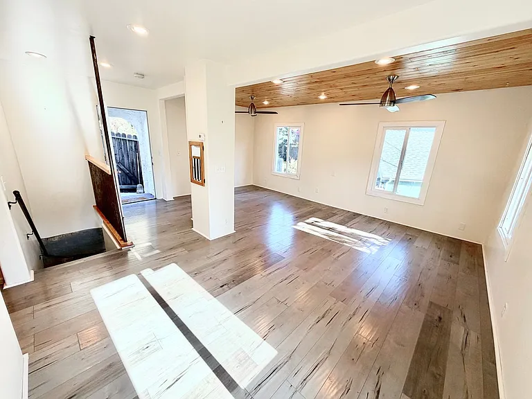 345 Crane Blvd — Photo 30