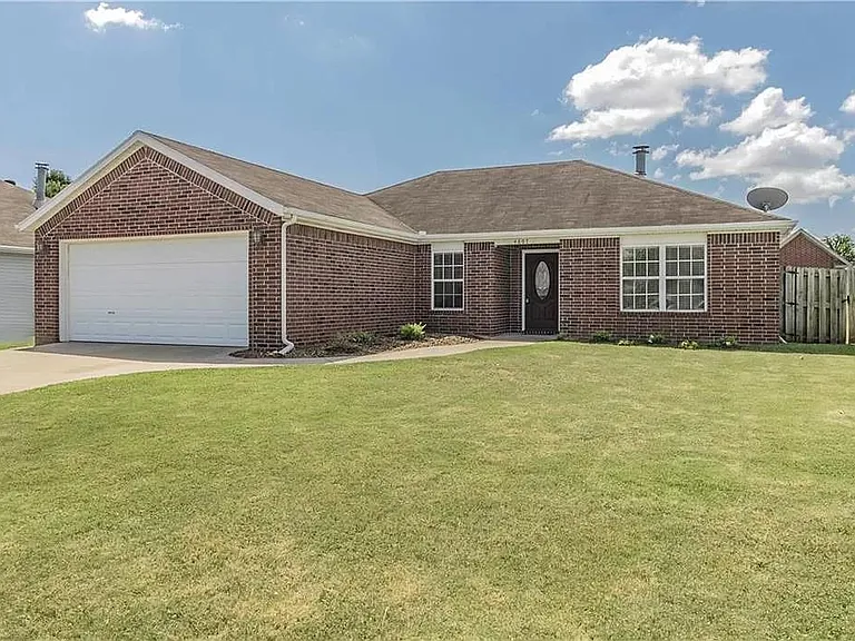 4607 SW Limestone Ave — Photo 2