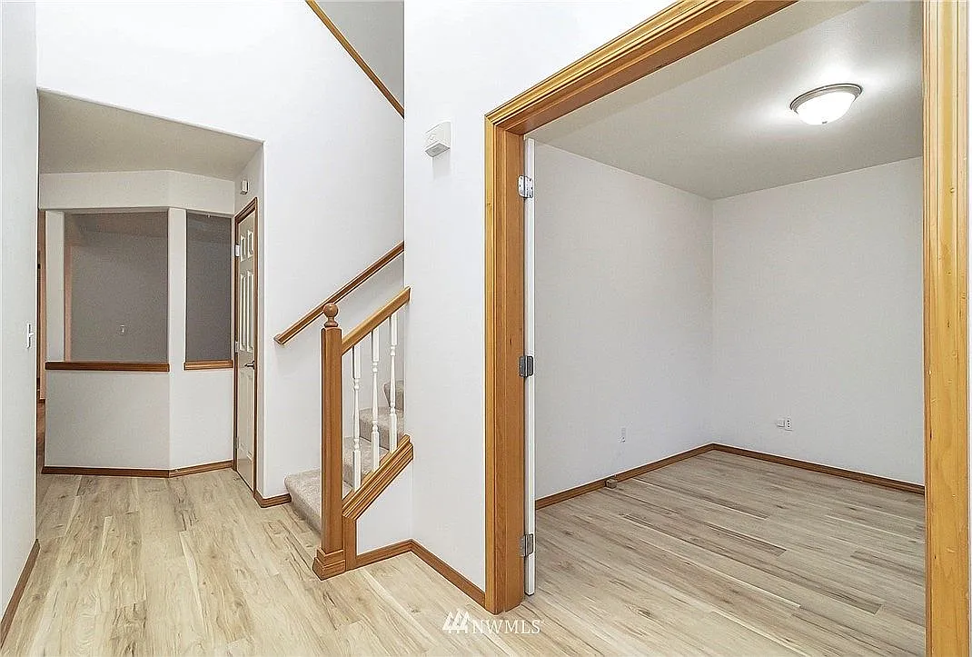 4 bed, 2472 sqft, $4,000 — Photo 2