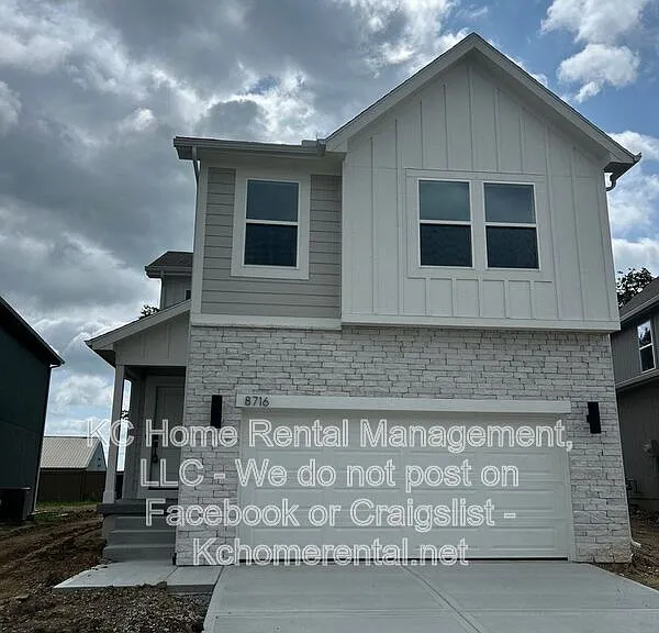 8716 SW Edgewater Dr — Photo 1