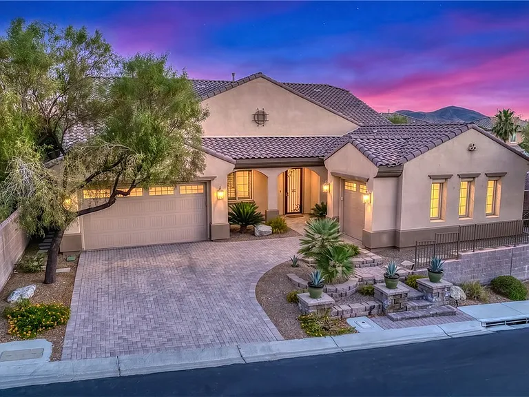 2852 Josephine Dr — Photo 1