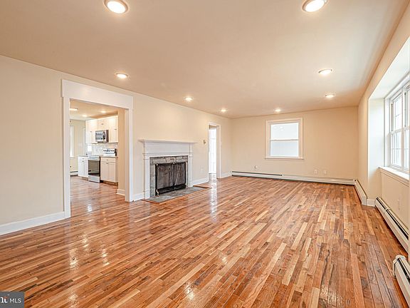 4th image of 1000 N Evans St