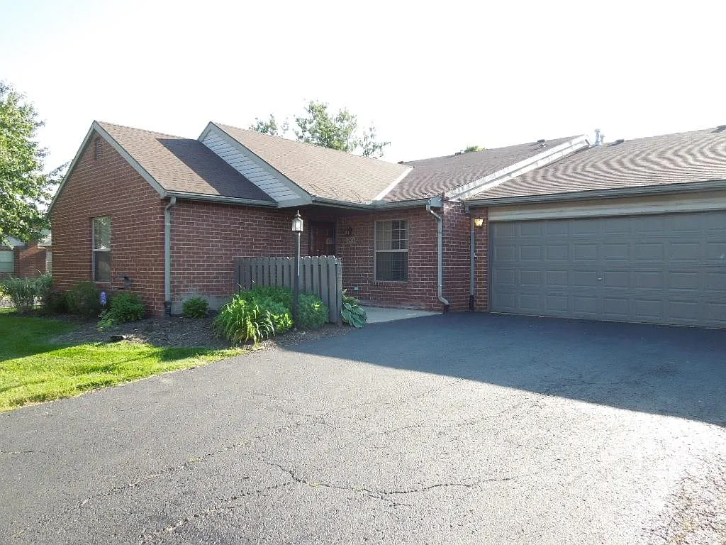 3976 Covington Dr photo 1