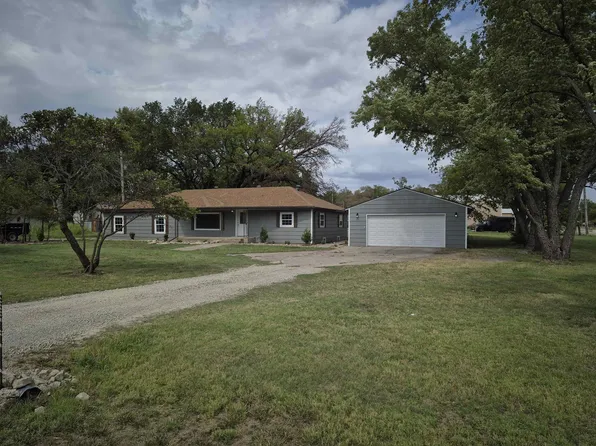 620 E 2nd St, Douglass, KS 67039