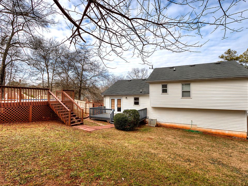 1st image of 13 River Oaks Dr