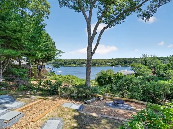126 Border Rd, Tisbury, MA 02568