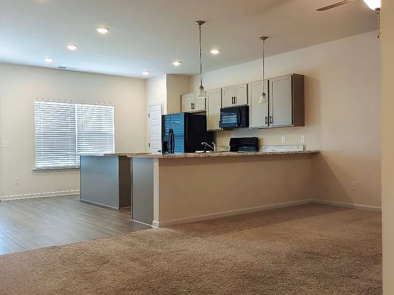 66 Professional Pl SE — Photo 3