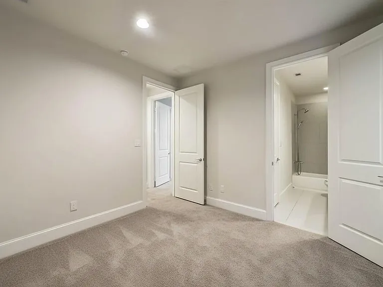 5308 S Capitol St — Photo 28
