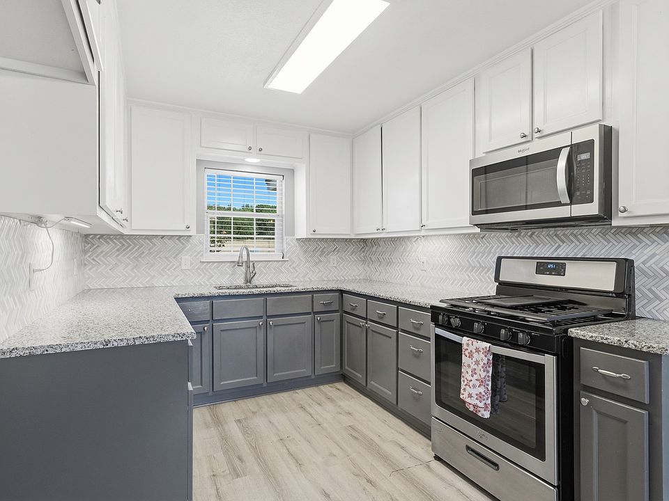 1st image of 313 W 7th St