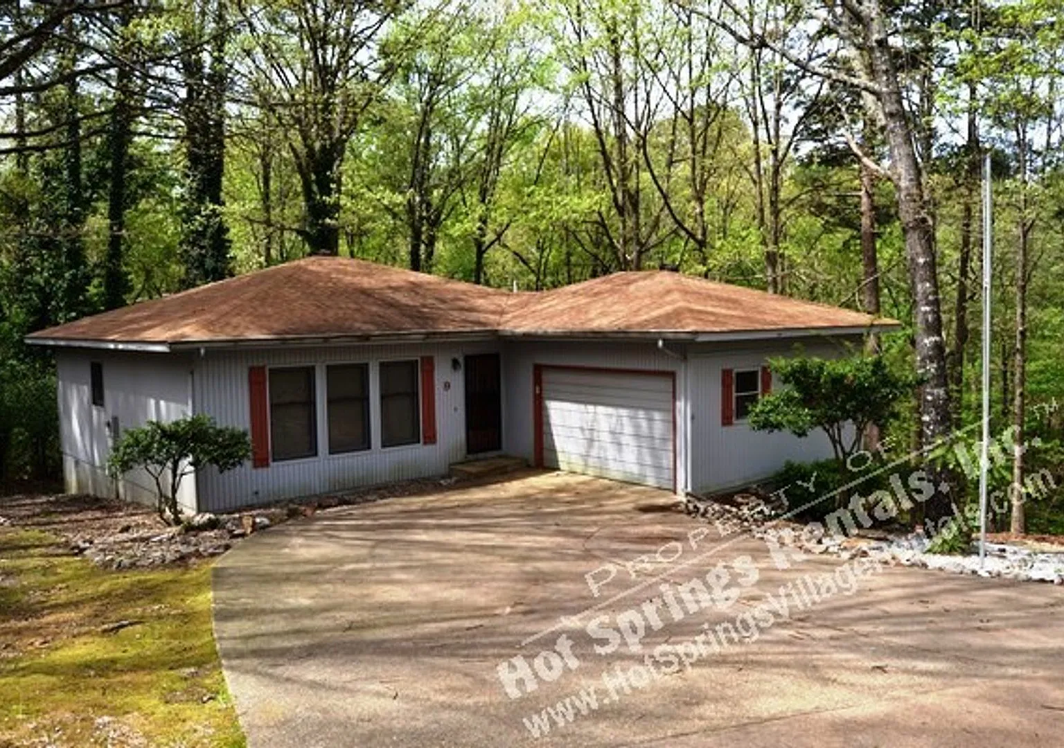 West Gate Area | Home | Unfurnished — Photo 1