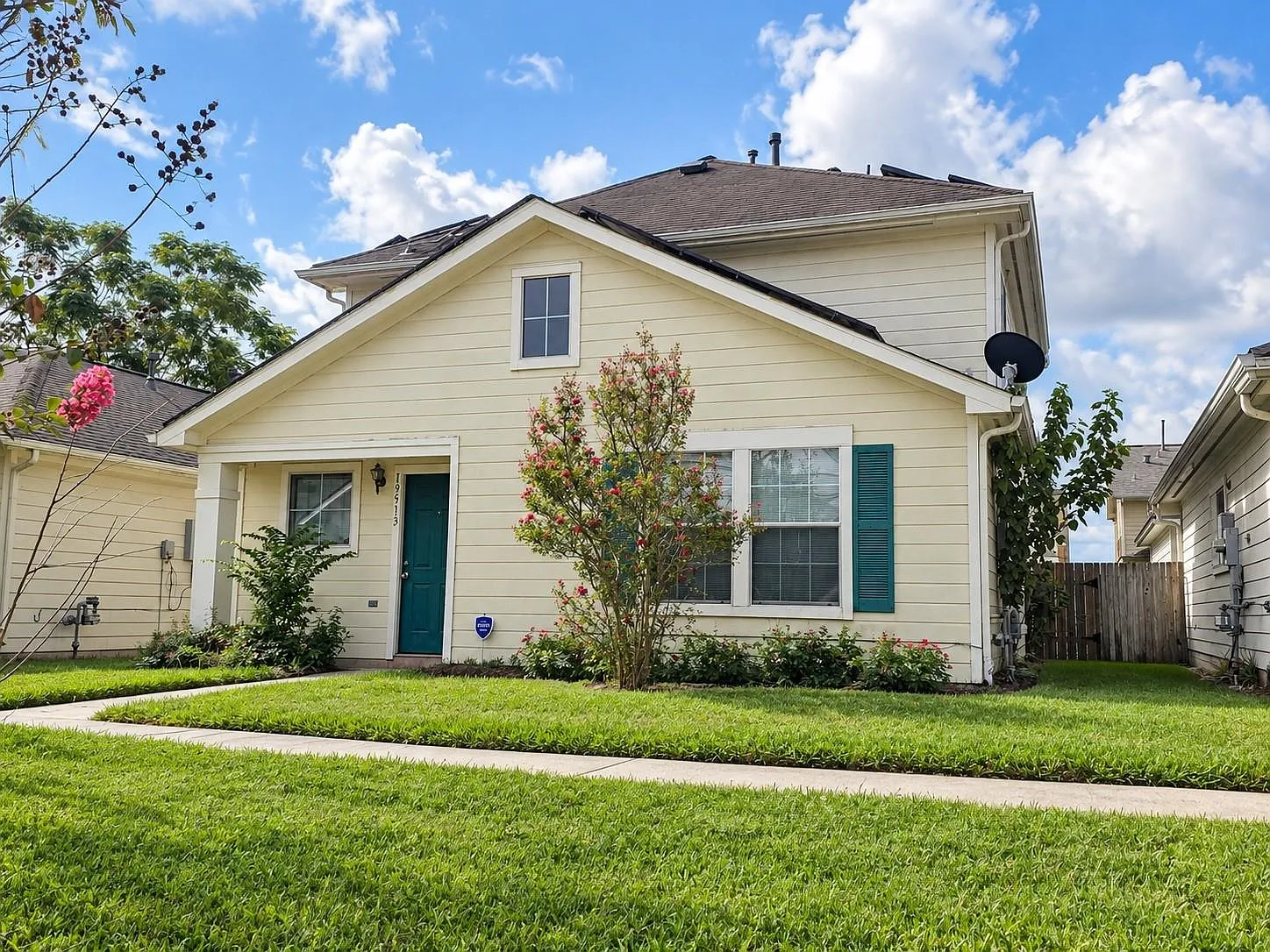 4 bed, 2.0 bath, 1748 sqft, $2,000 — Photo 1
