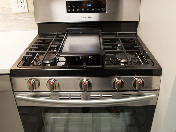 4th image of 4950 S King Dr APT 1B