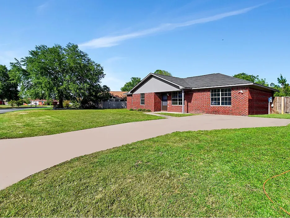 4 bed, 1596 sqft, $1,850 — Photo 3
