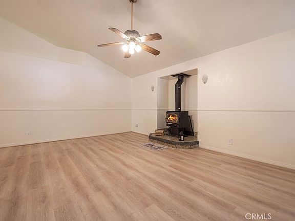 4th image of 451 Maple Ln