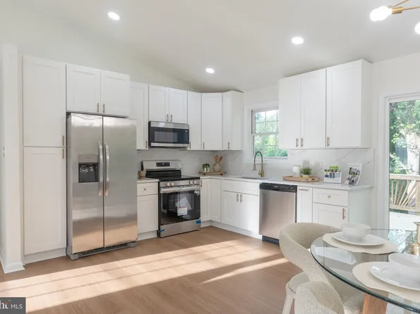 5 Raspberry Ln, Stafford, VA 22554