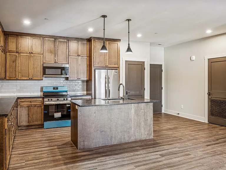 118 N Main St #D — Photo 9