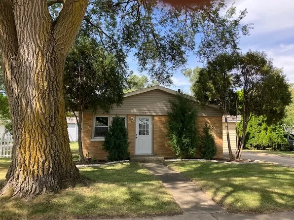 1221 S 7th St, Dekalb, IL 60115