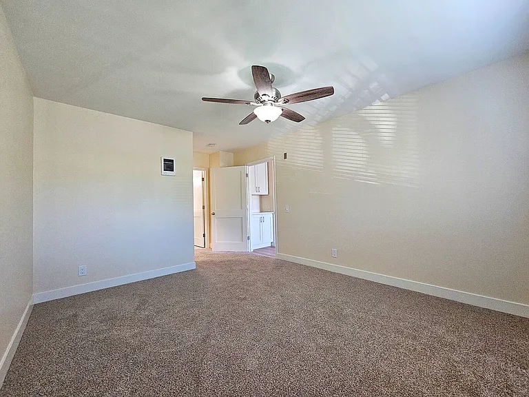 Parklane Apartments — Photo 36