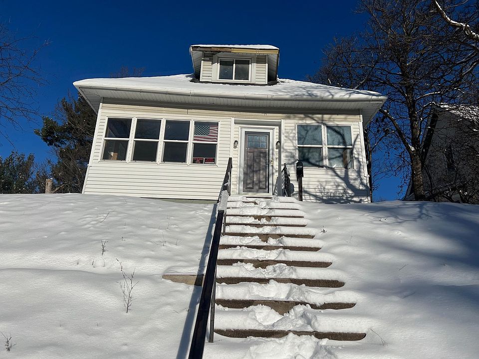 1st image of 1565 7th St E