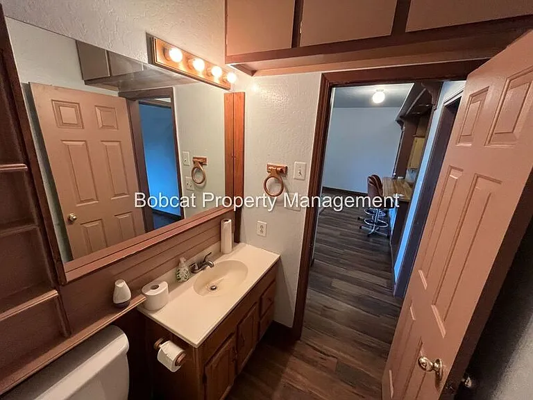 1015 US Highway 395 N #A — Photo 18