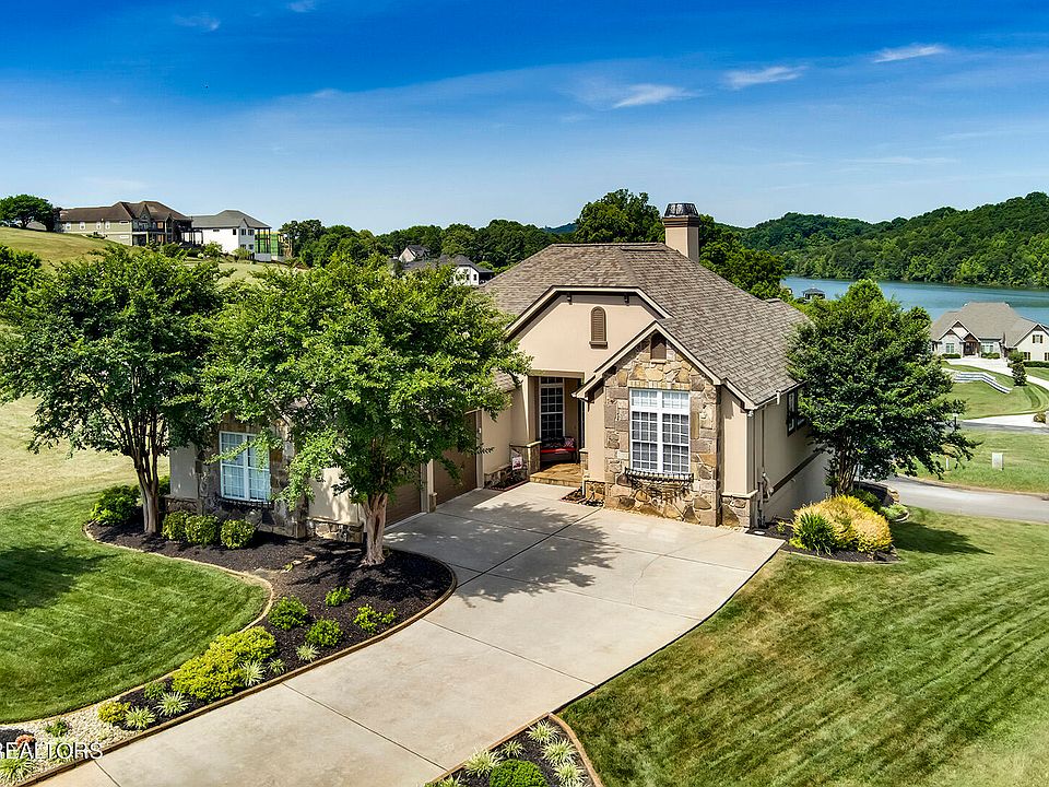 1st image of 315 Hummingbird Dr