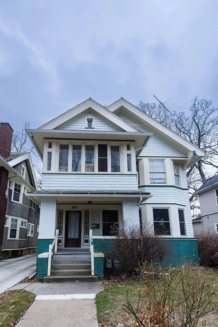 343 Boston Place — Photo 2