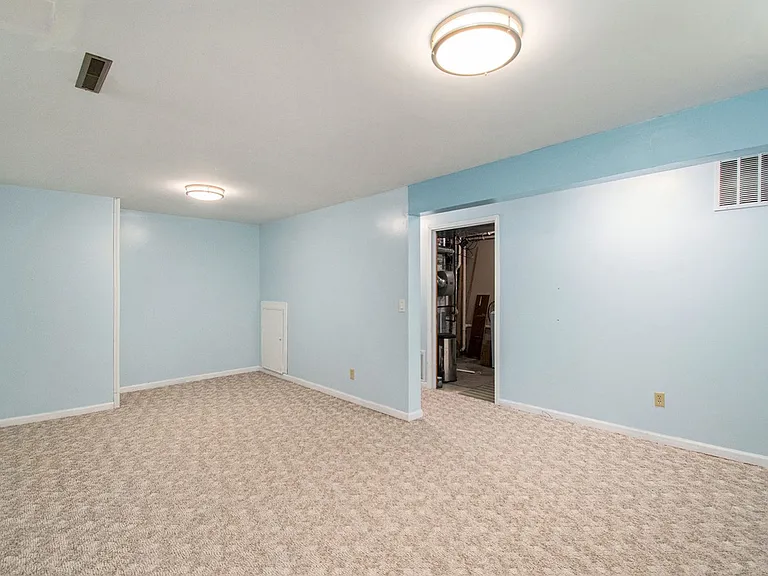 7202 S 155th Ave — Photo 8