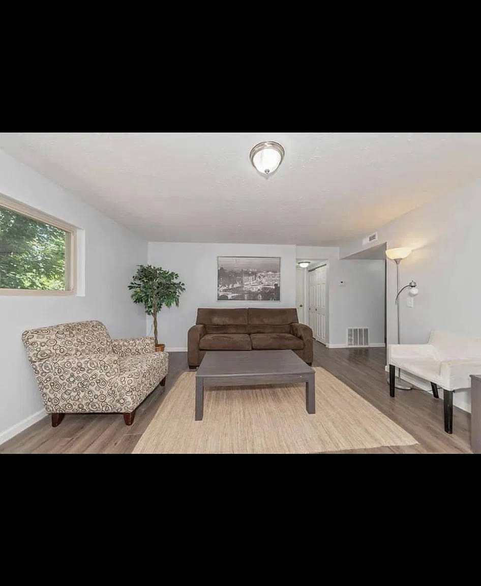 3 bed, 1.5 bath, 970 sqft, $1,600 — Photo 2
