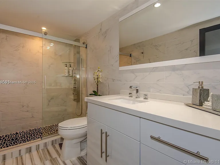 19390 Collins Ave #1121 — Photo 17