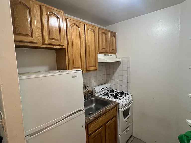 308 E 93rd St #1D — Photo 4