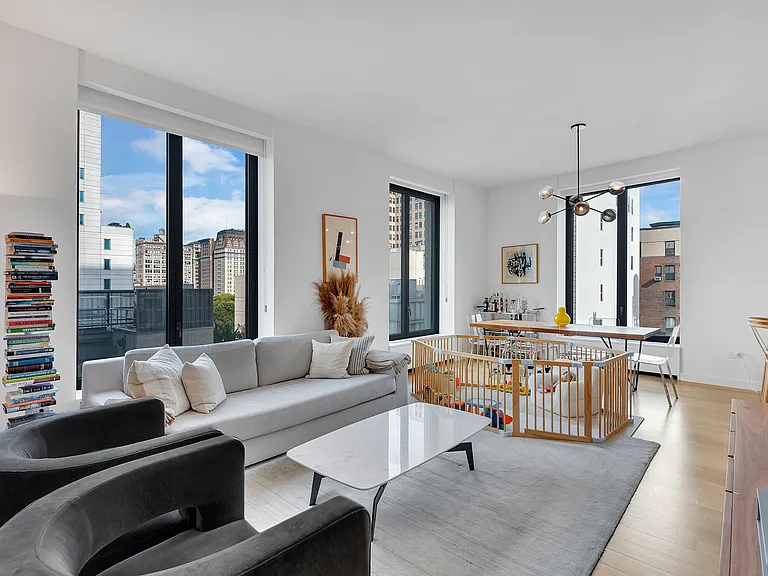 21 E 12th St #9A — Photo 1
