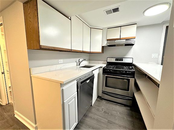 5th image of 2523 N California Ave #G