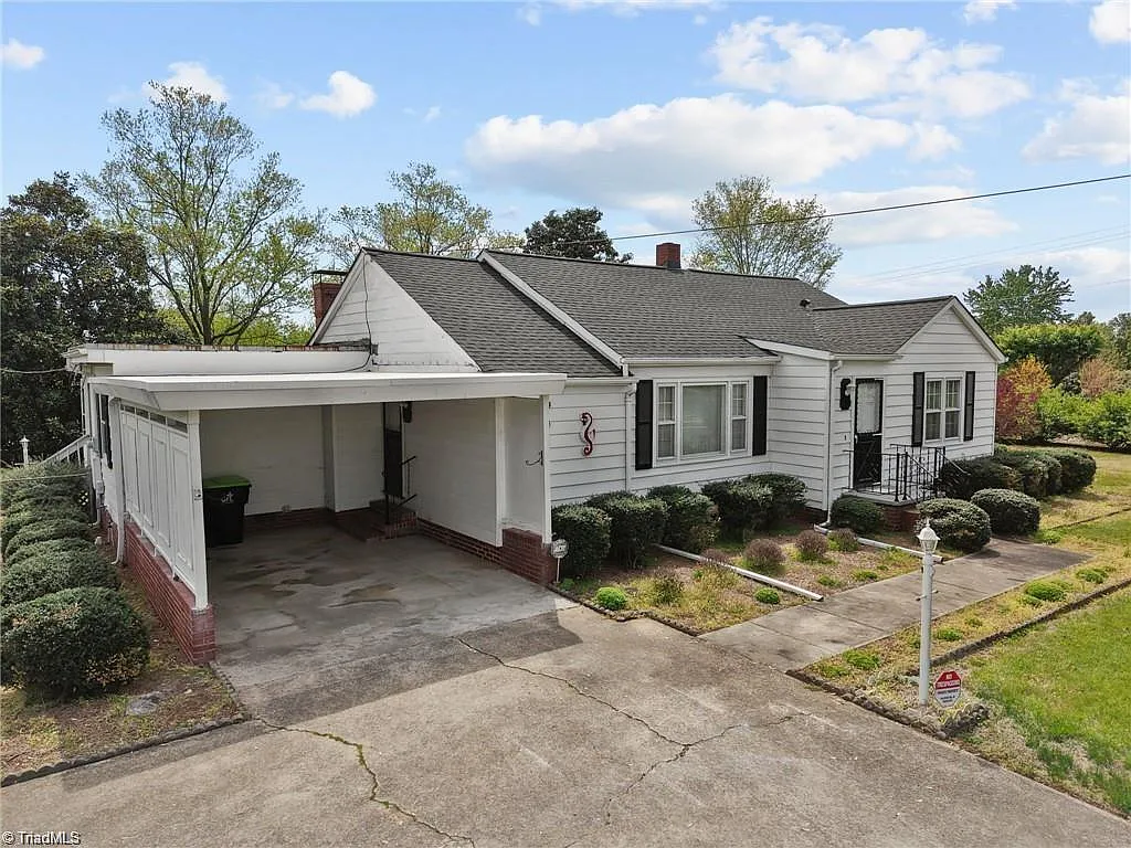 3 bed, 3.0 bath, 1700 sqft, $1,988 — Photo 2