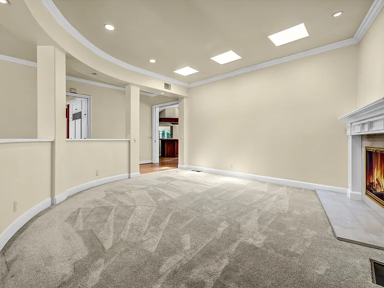 19077 Oriente Dr — Photo 12