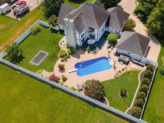 3rd image of 205 Dinah Ln