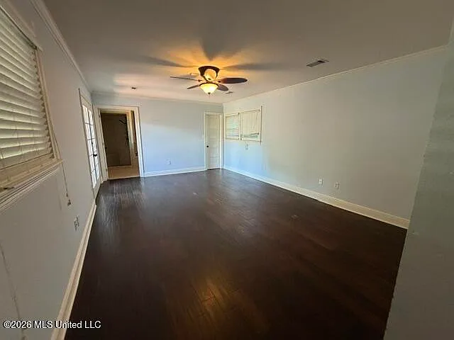 710 Mills Ave — Photo 15