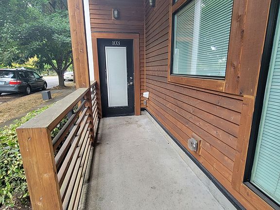 3rd image of 4720 NE Glisan St APT 103